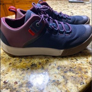 Womens Chaco Sidetrek’s. Super cute and comfy.